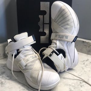 Nike Zoom Lebron Soldier IX Basketball Shoes